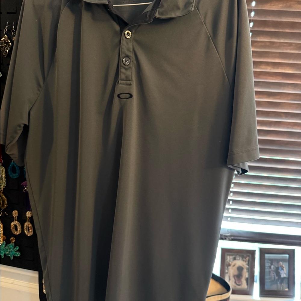Oakley Men's Charcoal gray golf Shirt
